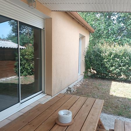 Location 4-6 Personnes Vila Grayan-et-l'Hopital Exterior foto