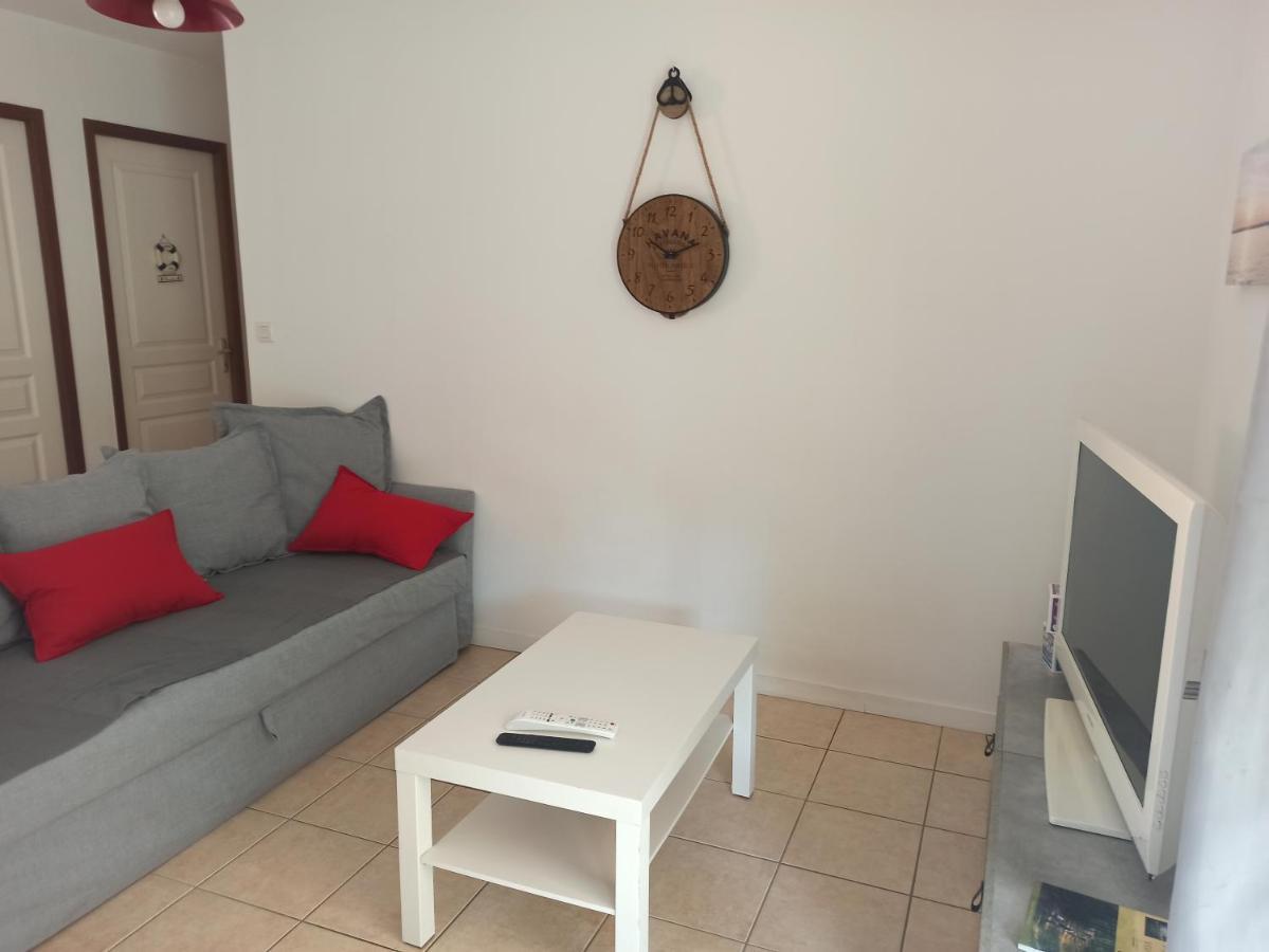 Location 4-6 Personnes Vila Grayan-et-l'Hopital Exterior foto